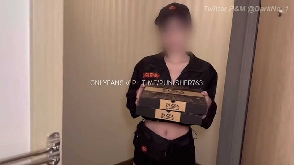 คลิปหลุด darkno_1 Onlyfans น้องมิ้งสาวส่งพิซซ่าเงี่ยน มาส่งห้องหนุ่มแล้วชวนกันเย็ดจัดกันแบบสวิงกิ้งกันอย่างเด็ดเอาจนน้ำแตกร้องครางลั่น